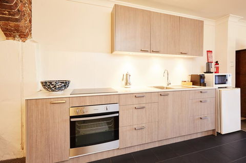 Spacious Studio With Courtyard And Extra Beds - Tourism Canberra 3