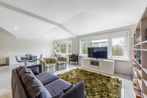 Spoilt For Choice 2-bed/2-bath + Free Parking - Tourism Canberra 1