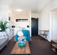 Sprawling City Views and Balcony in Cosy Apartment - Tourism Canberra