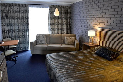 Strzelecki Motor Lodge - Tourism Canberra 3