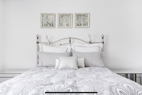 Stunning Burleigh Beach Apartment - Tourism Canberra 2