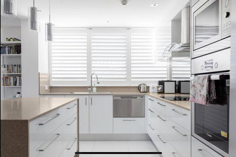 Stunning Burleigh Beach Apartment - Tourism Canberra 1