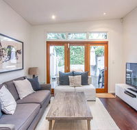Stunning Townhouse- Quiet Street Close to CBD - Tourism Canberra