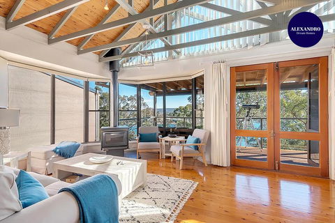 STUNNING WATERFRONT ESCAPE AT DALEYS POINT - Tourism Canberra 0