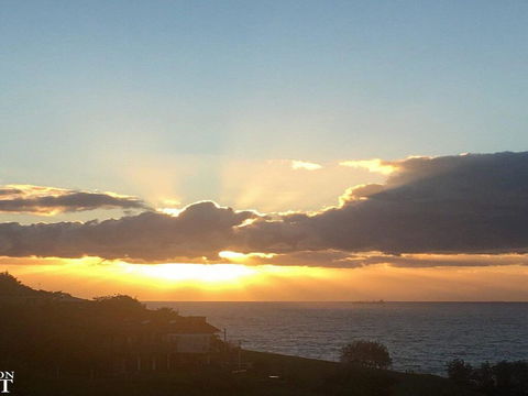 Sunrise Over Easts 1 - Pets Stay Free, Views - Tourism Canberra 1