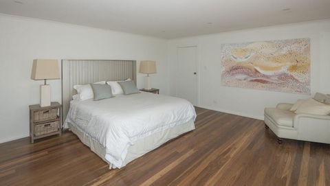 Surfers Ave Retreat Narrawallee - Tourism Canberra 1