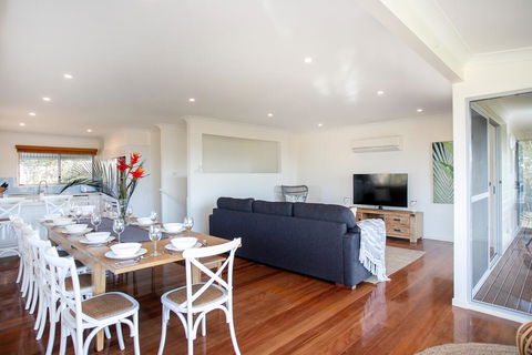 Surfers Beach House - Tourism Canberra 2