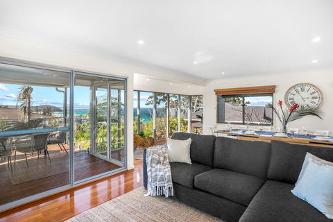 Surfers Beach House - Tourism Canberra 3