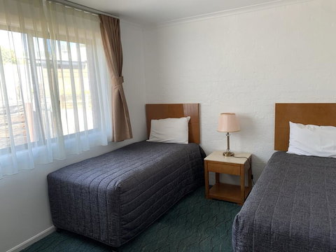 Swaggers Motor Inn - Tourism Canberra 1