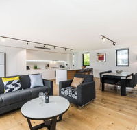 Sydney Townhouse with Parking and Deck - Tourism Canberra