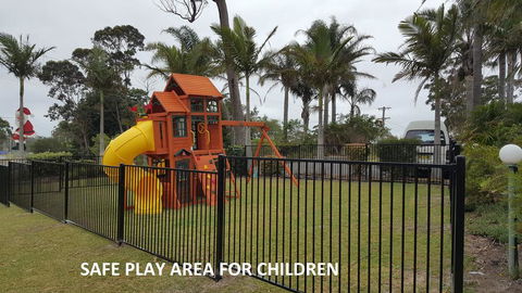 Tabourie Lake Motor Inn - Tourism Canberra 1
