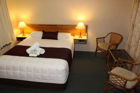 Tabourie Lake Motor Inn - Tourism Canberra 2
