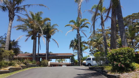 Tabourie Lake Motor Inn - Tourism Canberra 0