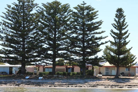 Tall Pines Beach House At Mount Dutton Bay (part Of Coffin Bay Waterways) - Tourism Canberra 1