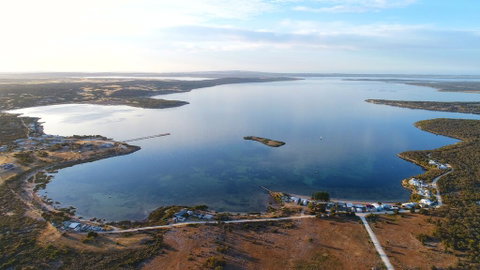 Tall Pines Beach House At Mount Dutton Bay (part Of Coffin Bay Waterways) - Tourism Canberra 0