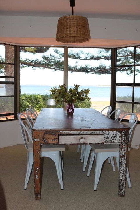 Tall Pines Beach House At Mount Dutton Bay (part Of Coffin Bay Waterways) - Tourism Canberra 2