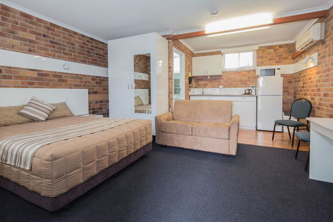 Tally Ho Motor Inn - Tourism Canberra 0