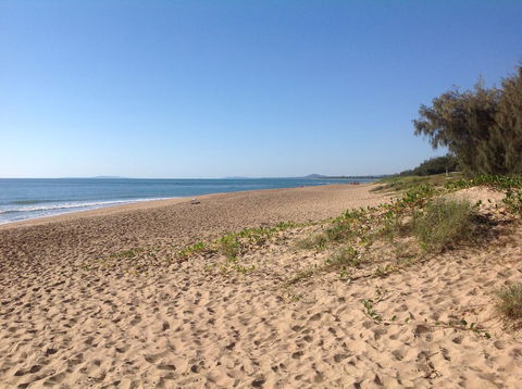 Tannum Sands Hotel / Motel - Tourism Canberra 2