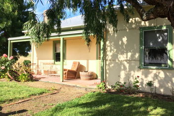 Tarndwarncoort - Farmer's Cottage with Tourism Canberra