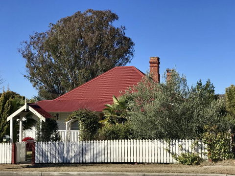 Tenterfield Historic C1895 Cottage - Tourism Canberra 0