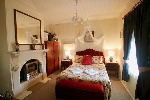 Tenterfield Historic C1895 Cottage - Tourism Canberra 2