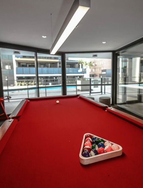 TERRACE LUX FULLY AIR 2 CAR FREE NETFLIX WIFI WINE - Tourism Canberra 3