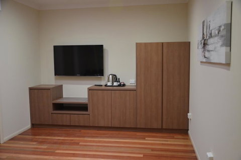 The Australian Hotel Motel - Tourism Canberra 3