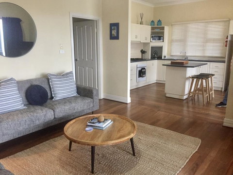 The Beach House & Villas - Tourism Canberra 3