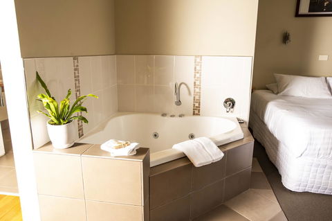Little Norfolk Bay Events And Chalets - Tourism Canberra 8