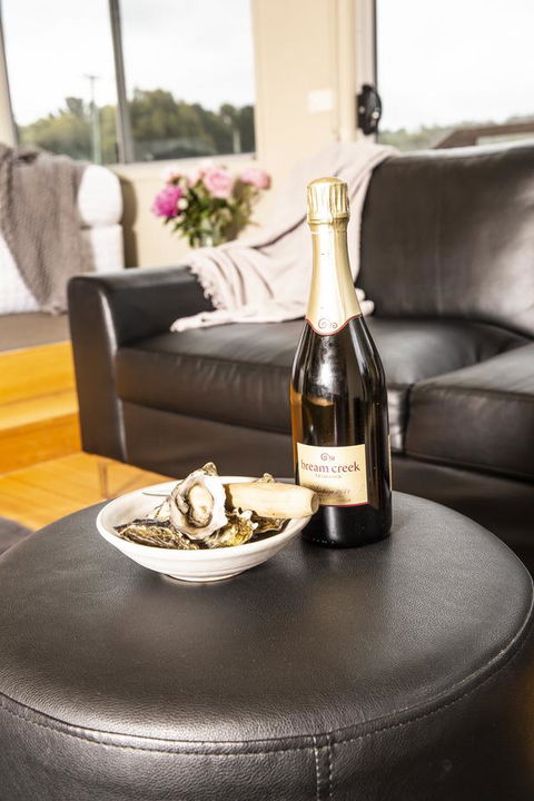 Little Norfolk Bay Events And Chalets - Tourism Canberra 9