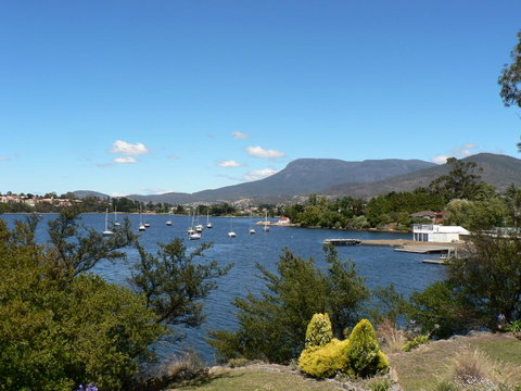 Derwent Retreat - Tourism Canberra 21
