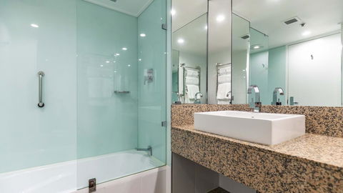 Hotel Grand Chancellor Hobart - Tourism Canberra 12