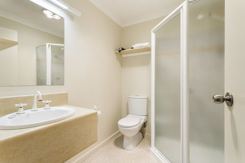 Cradle Mountain Hotel - Tourism Canberra 12