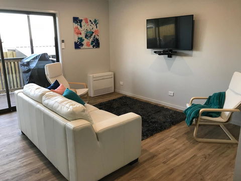 Self Contained Beach View Apartment - Tourism Canberra 13