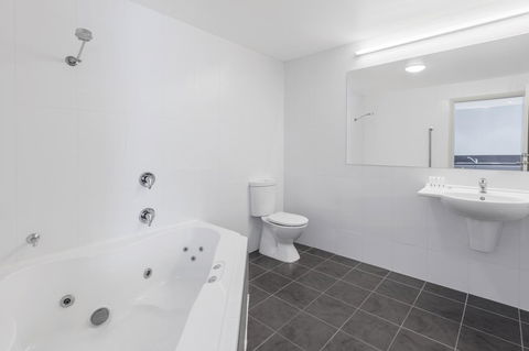 Travelodge Hotel Hobart Airport - Tourism Canberra 11