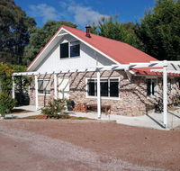 Hilltop Cottages - Tourism Canberra