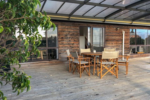 HIDDEN HAVEN Binalong Bay - Tourism Canberra 1