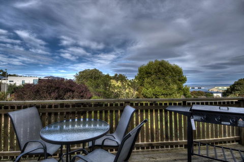 Ar Lan Y Mor - Tourism Canberra 1
