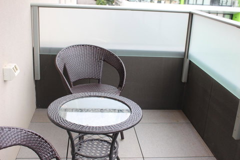 Poplar Box Hill Apartment - Tourism Canberra 0