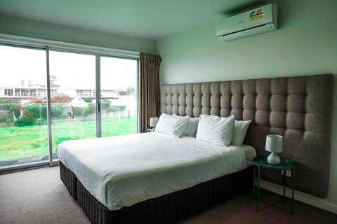 The Apollo - Tourism Canberra 18