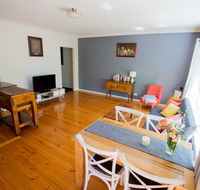 Flora Hill Creek Views - Tourism Canberra