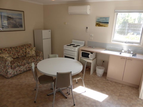The Balnarring Motel - Tourism Canberra 21