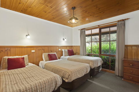 Apollo Bay Cottages - Tourism Canberra 3