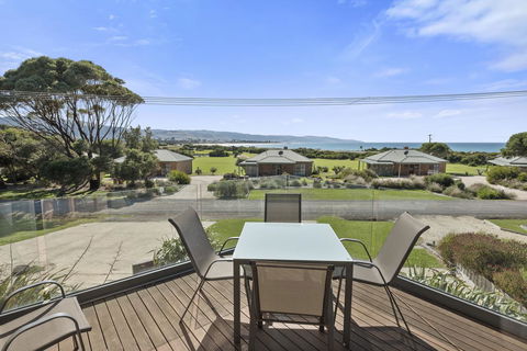 Apollo Bay Cottages - Tourism Canberra 11