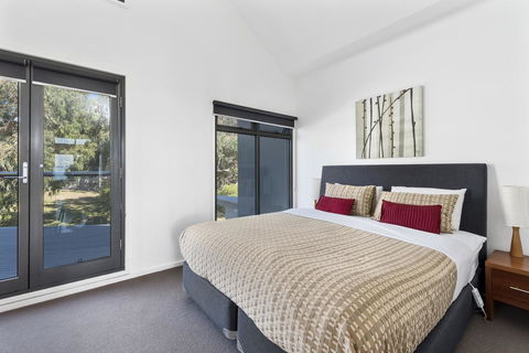 Apollo Bay Cottages - Tourism Canberra 9