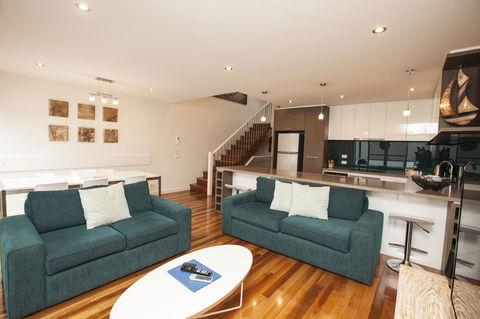 7 Falls Apartments - Tourism Canberra 4