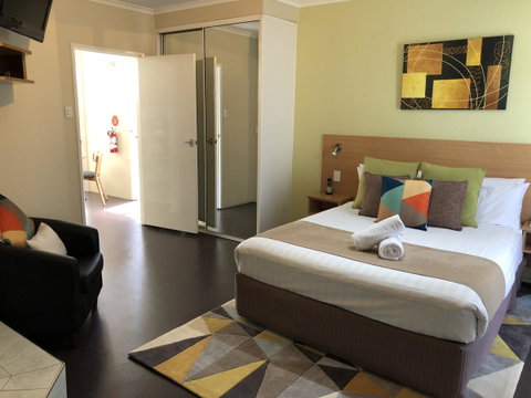 Ciloms Airport Lodge - Tourism Canberra 2
