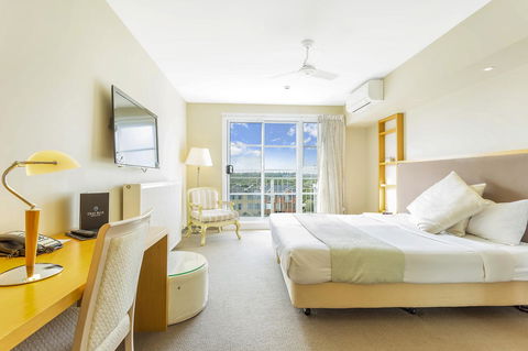 Deep Blue Hotel & Hot Springs - Tourism Canberra 41
