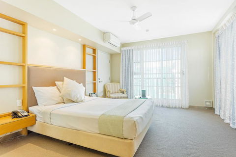 Deep Blue Hotel & Hot Springs - Tourism Canberra 18