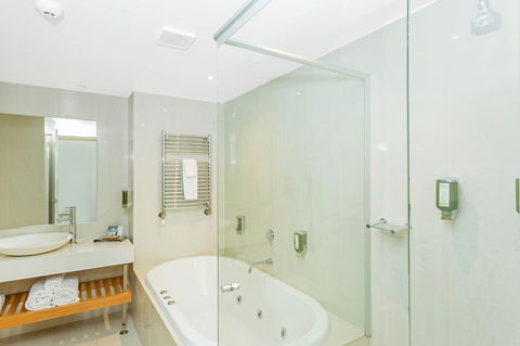 Deep Blue Hotel & Hot Springs - Tourism Canberra 37